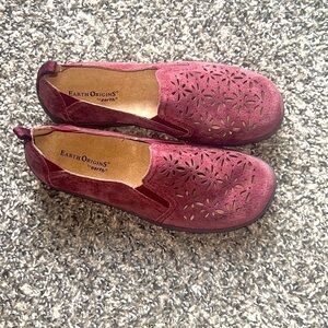 Earth Origins Suede Perforated Slip-on Shoes - Rikki Size 6.5M brand new